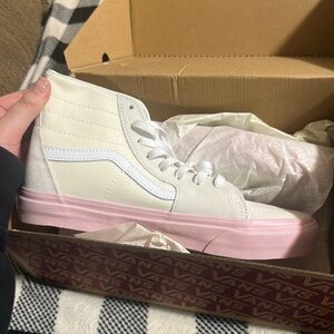 WOMENS VANS 9.5 NWOT